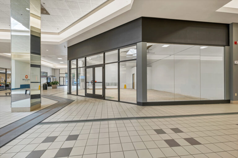 BelknapMallPlaza-051